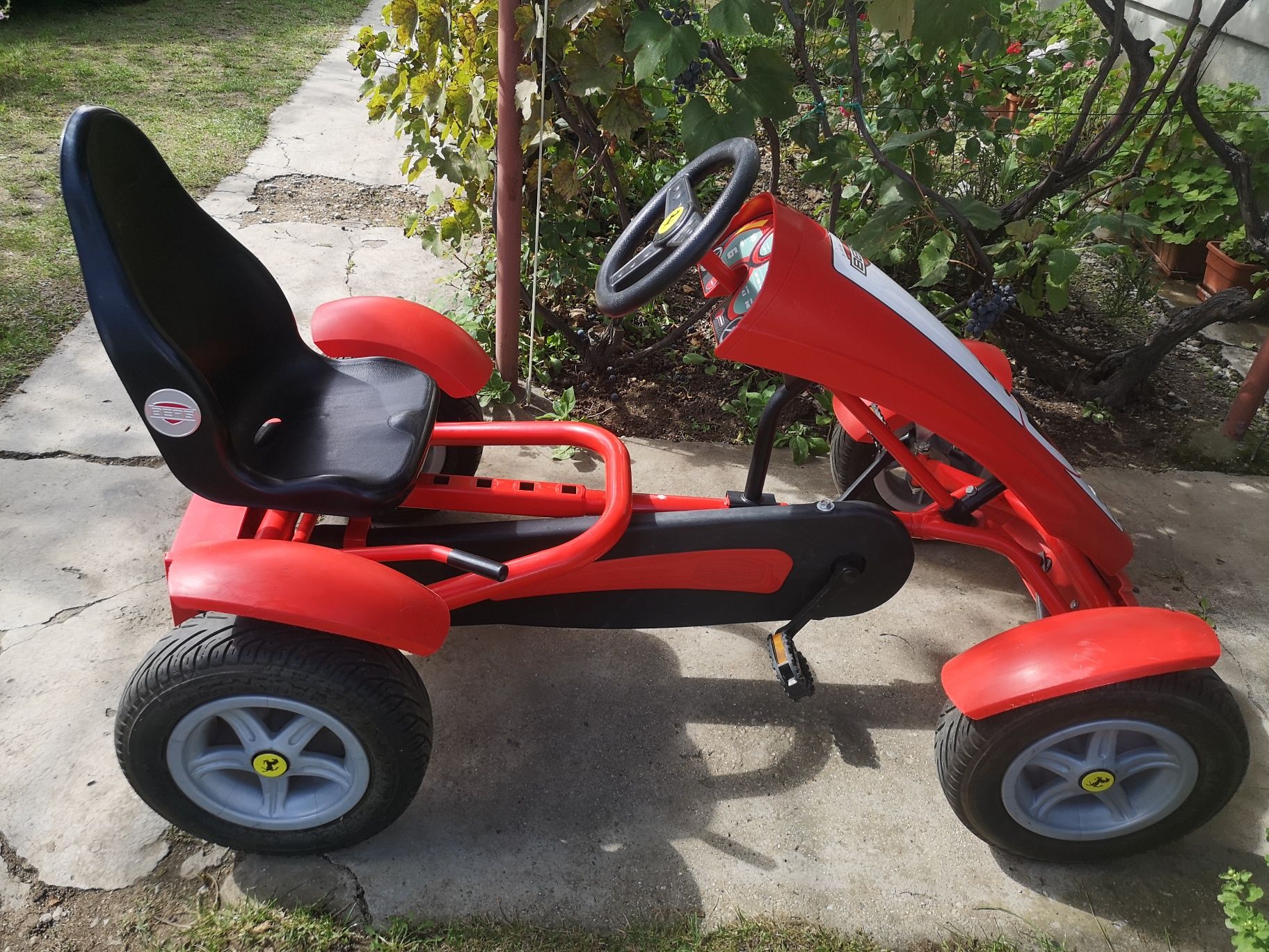 Kart/Cart cu pedale Berg Ferrari rosu (5-99 ani)