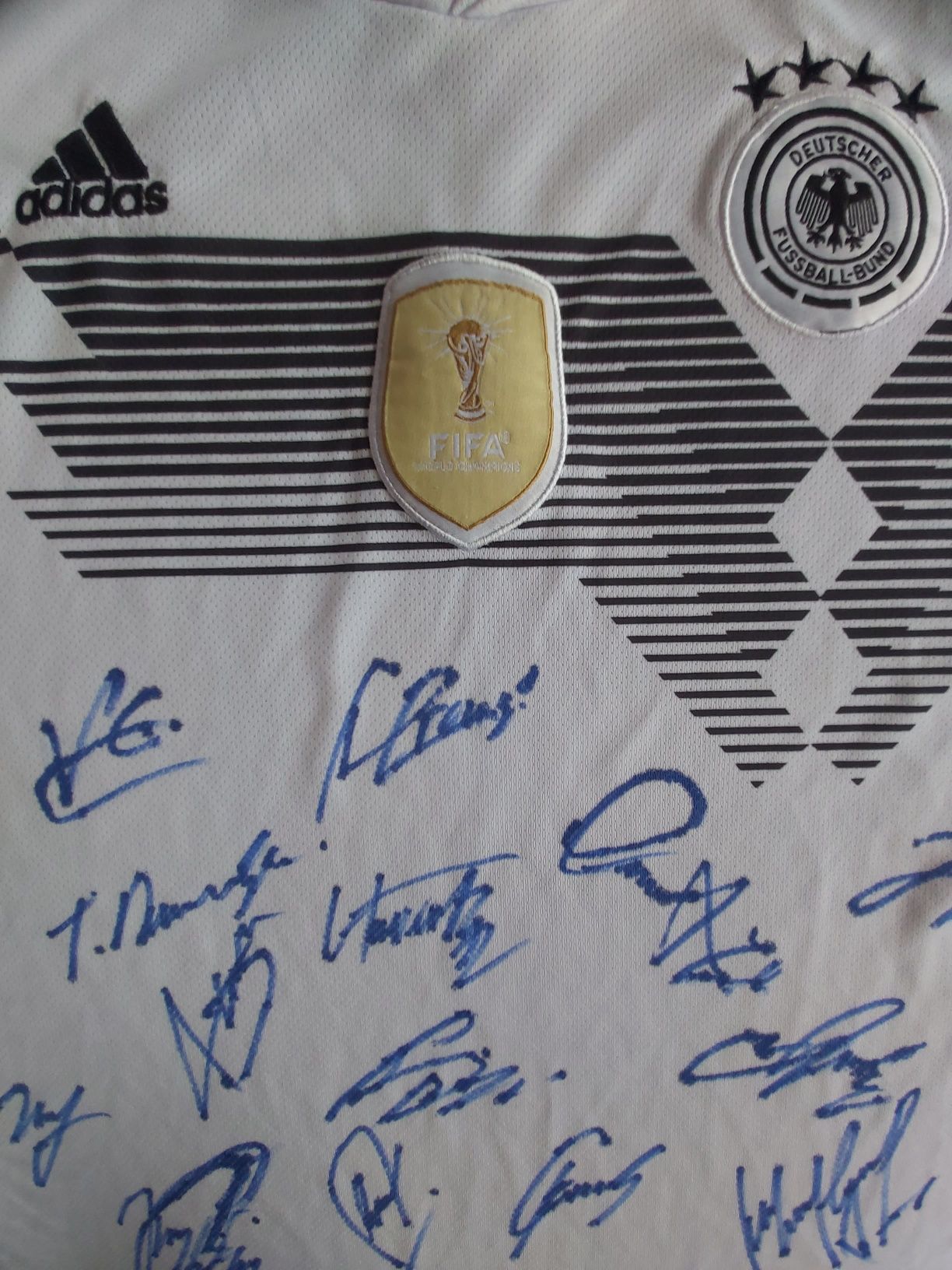 С #АВТОГРАФИ# Истинска футболна тениска  на Германия от World Cup 2018