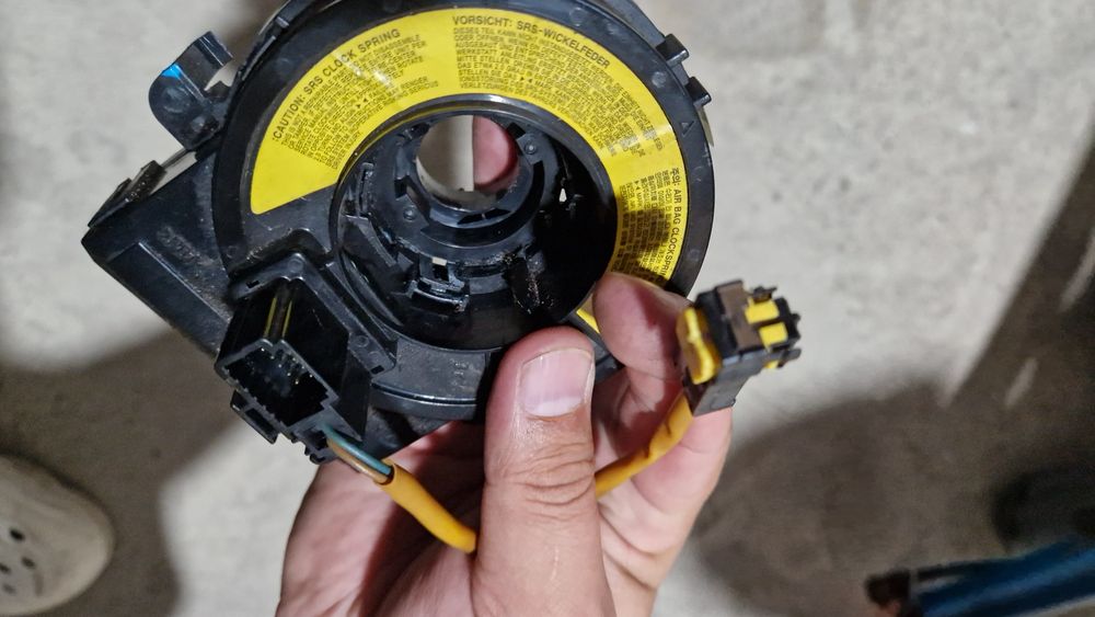 Продам на Kia Cerato сигнальная лента Б/У оригинал