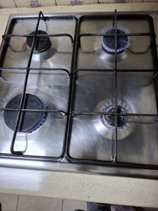 Plita ZANUSSI cu 4 ochiuri