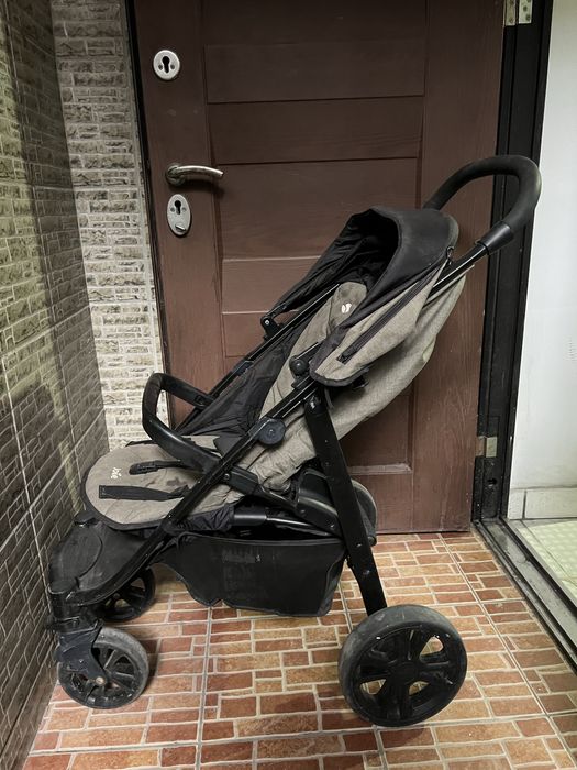 Продам коляску joie в отличном состоянии.