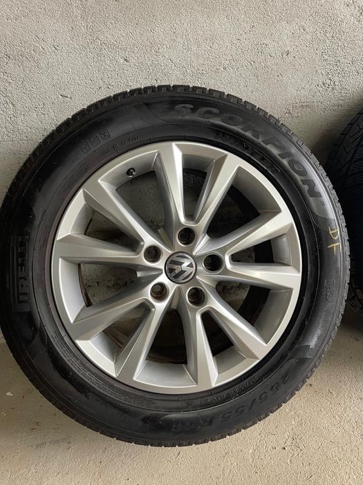 Vand jante aliaj echipate cu anvelope de iarna 255/55/18.