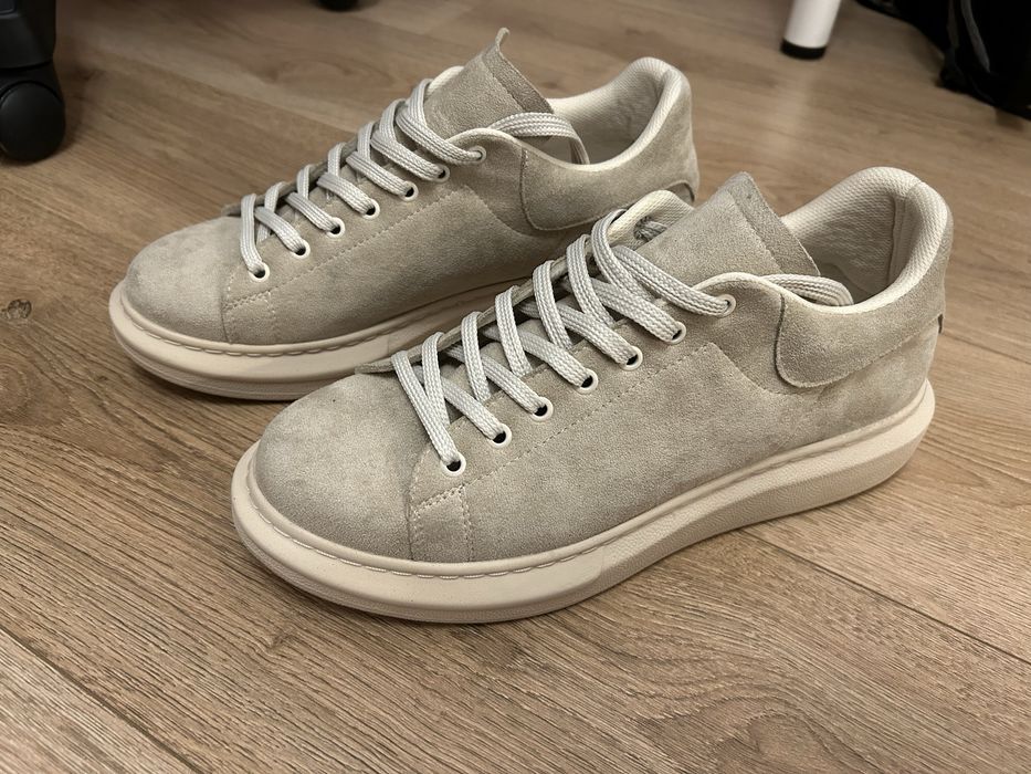 Нови Мъжки Велурени Бежови Обувки Стилни Удобни Модерни