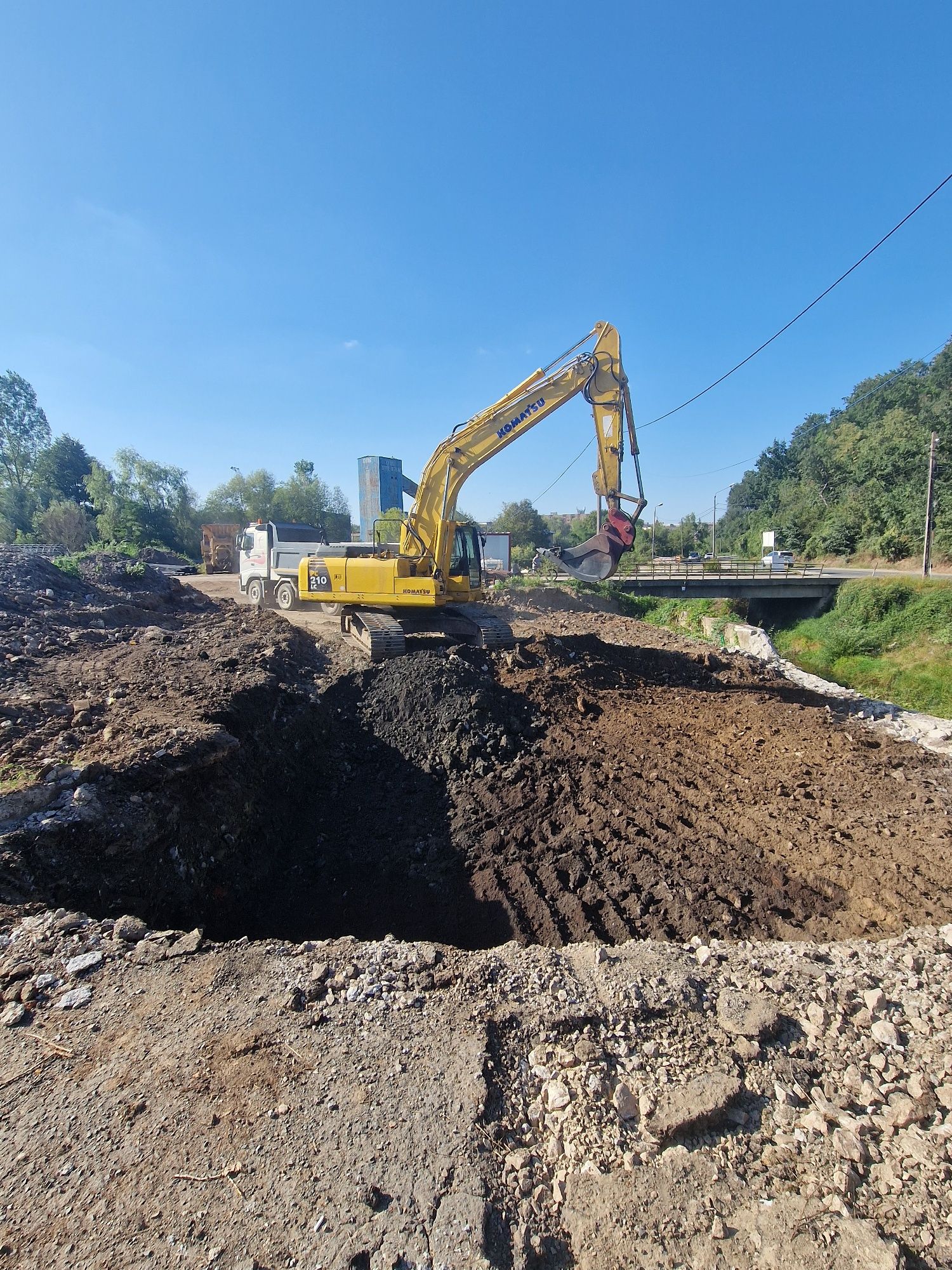 Inchiriere EXCAVATOR, efectuam lucrări  de constructii,demolari