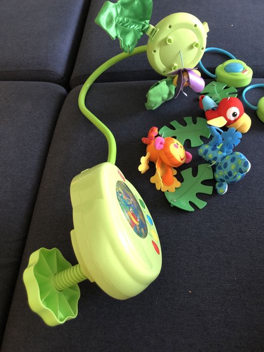 Музикална играчка тип въртележка за закрепяне към детско бебешко легло