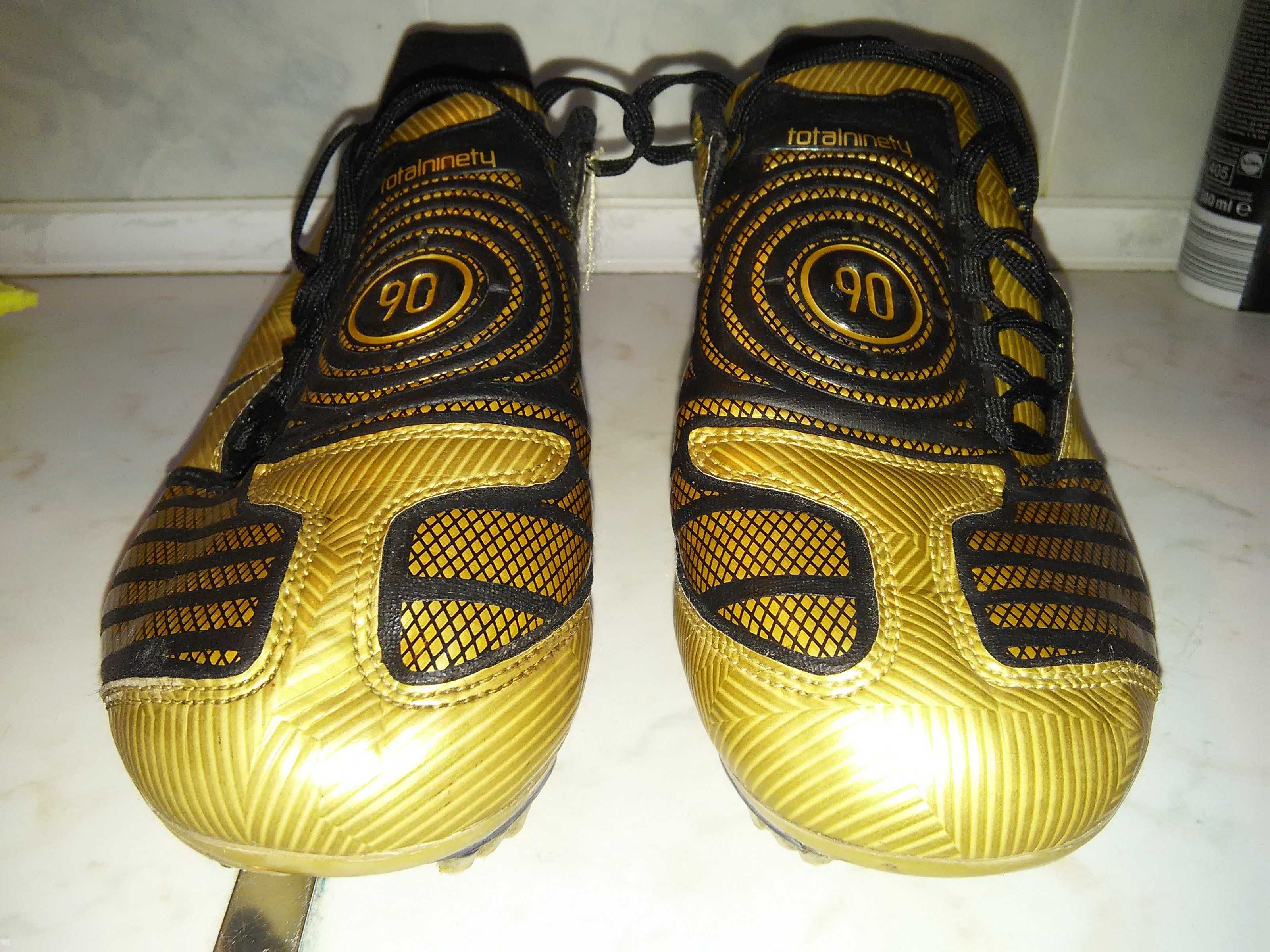 Спортни футболни обувки Найк Nike total 90