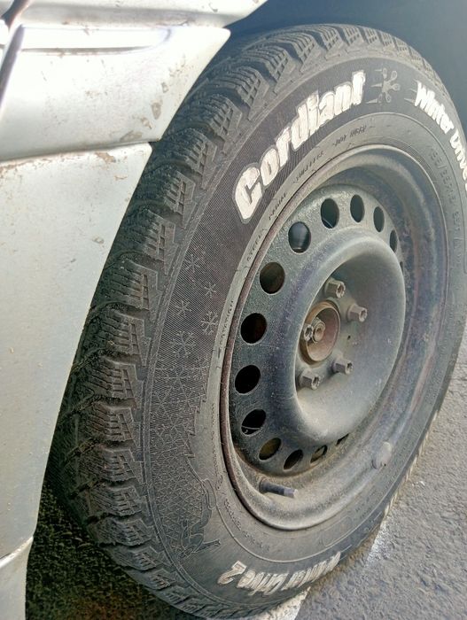 Шины зимние с дисками от Мерса,