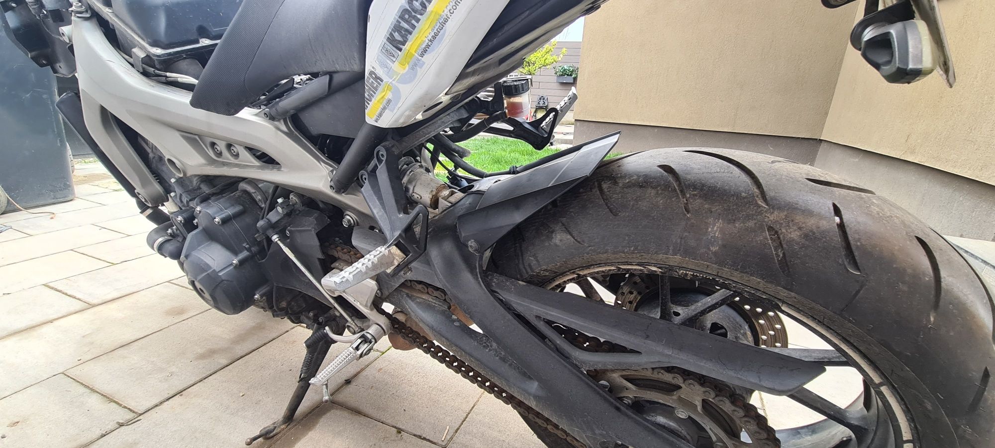 Yamaha MT09 MT 09  piese : scaun , cric central, motor , scarite , ghi