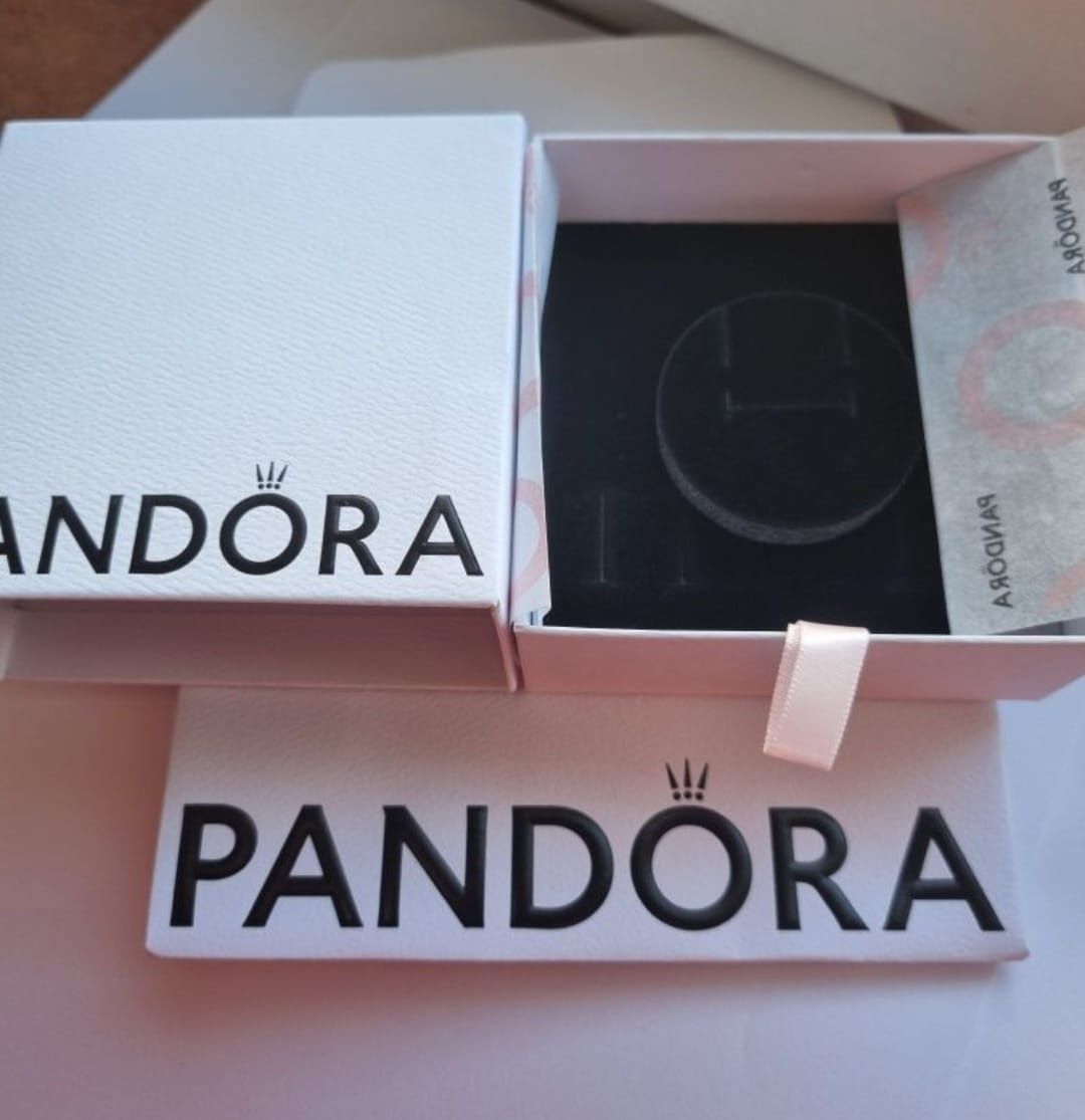 Cutie pentru bratara Pandora cadou