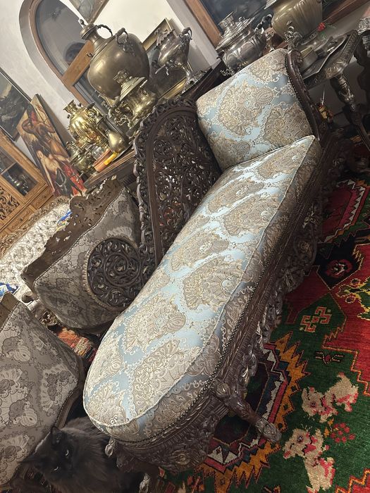 Антикварная изысканная  софа, резная, орех