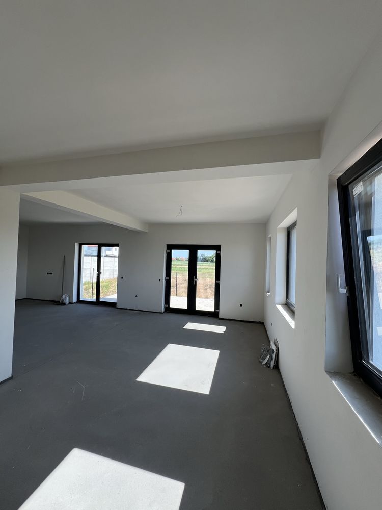 Casa semifinisata 120mp utili / teren 664mp ingradit / Decebal - Vetis