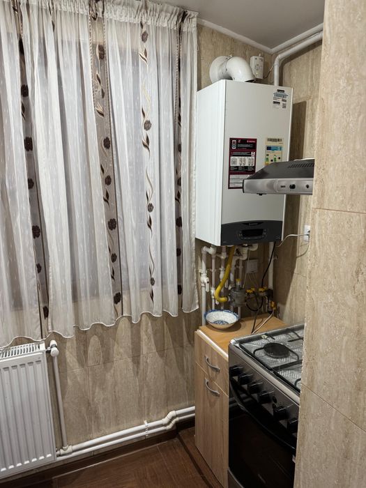 Apartament de vanzare cu 2 camere , decomandat !