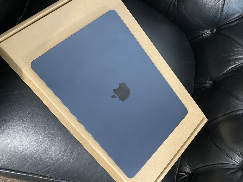 MacBook Air 13-inch / Apple M2 / 8 GB/ 256 GB / Ca nou |