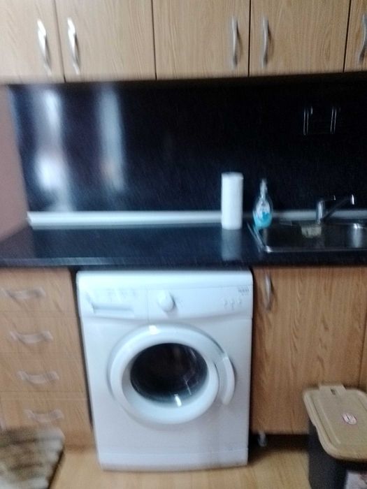 Дава тристаен апартамент под наем до болница Св.Панталеймон.