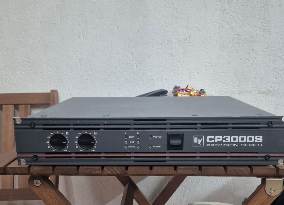 Vand amplificator ev cp3000s