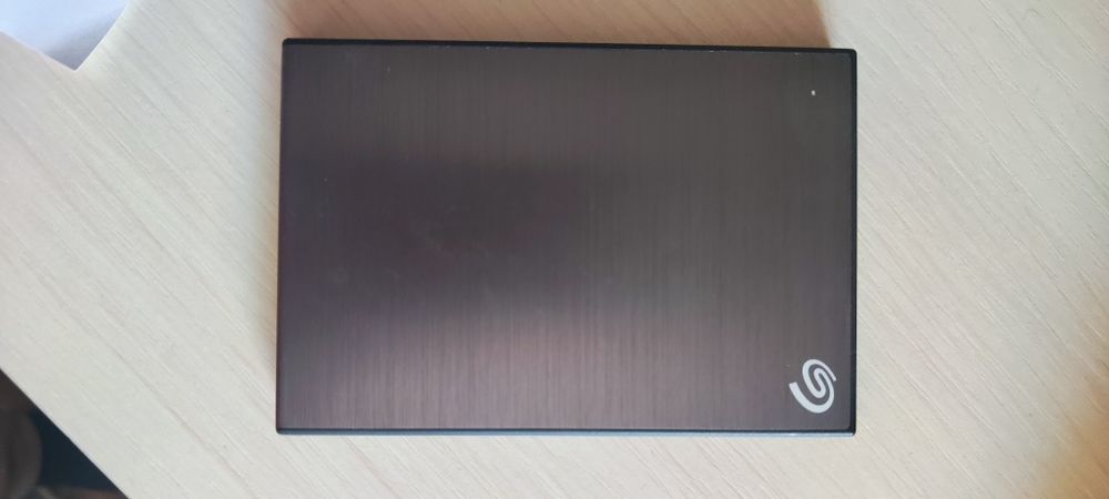 Жосткий диск 2тб 2000гб