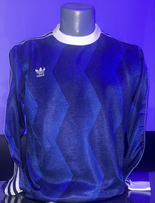 Футболни фланелки адидас80’ Модели с които и Левски са играли през 80’