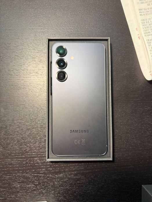 Samsung S25 256GB с 2 години гаранция и оригинално зарядно