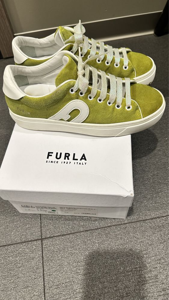 Велурени сникърси FURLA