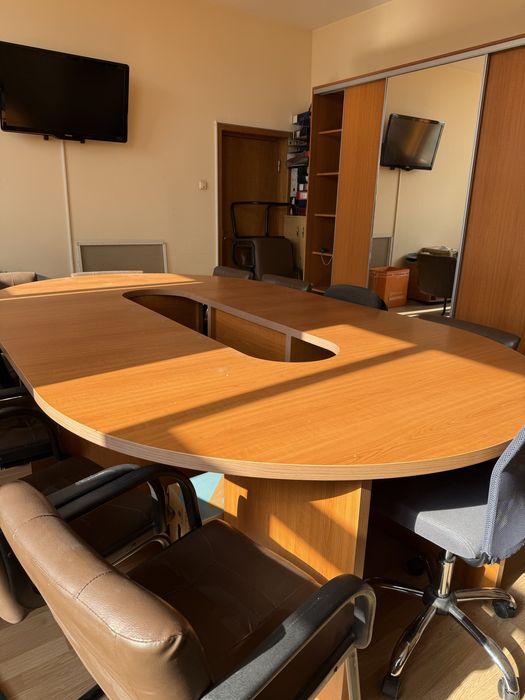 Vând birouri individuale+ scaune+ dulapuri