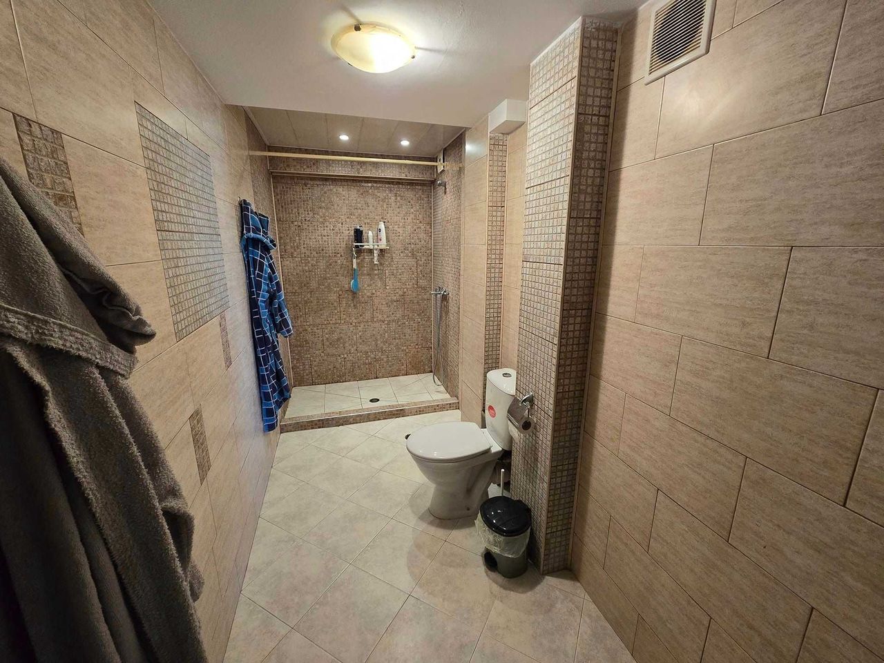 Продава се Двустаен апартамент в Стара Загора, Център - 82 кв.м за 1281 €/кв.м - Снимка #7