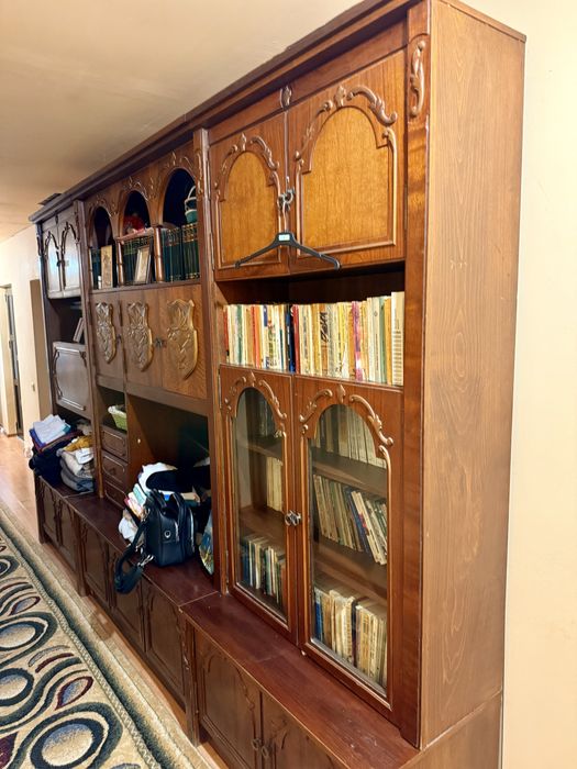 Vând biblioteca veche - 300 lei preluare personala