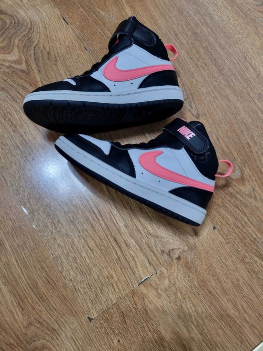 Pantofi sport NIKE copii mărimea 28 – stare excelentă.