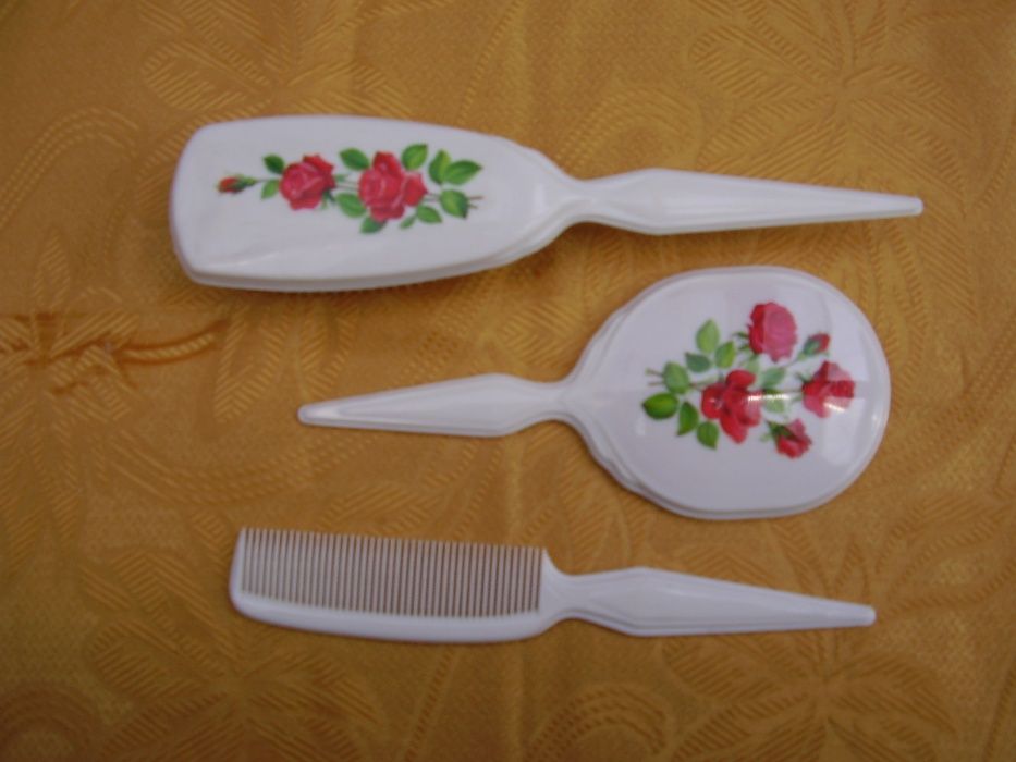 Set oglinda, pieptene ,perie.