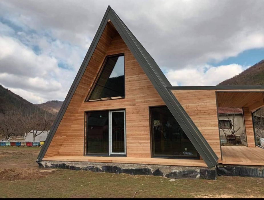 Case din lemn si pe structura metalica