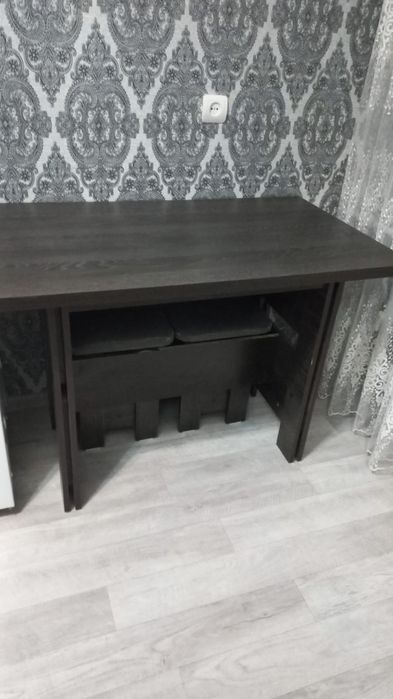 Продам срочно стол