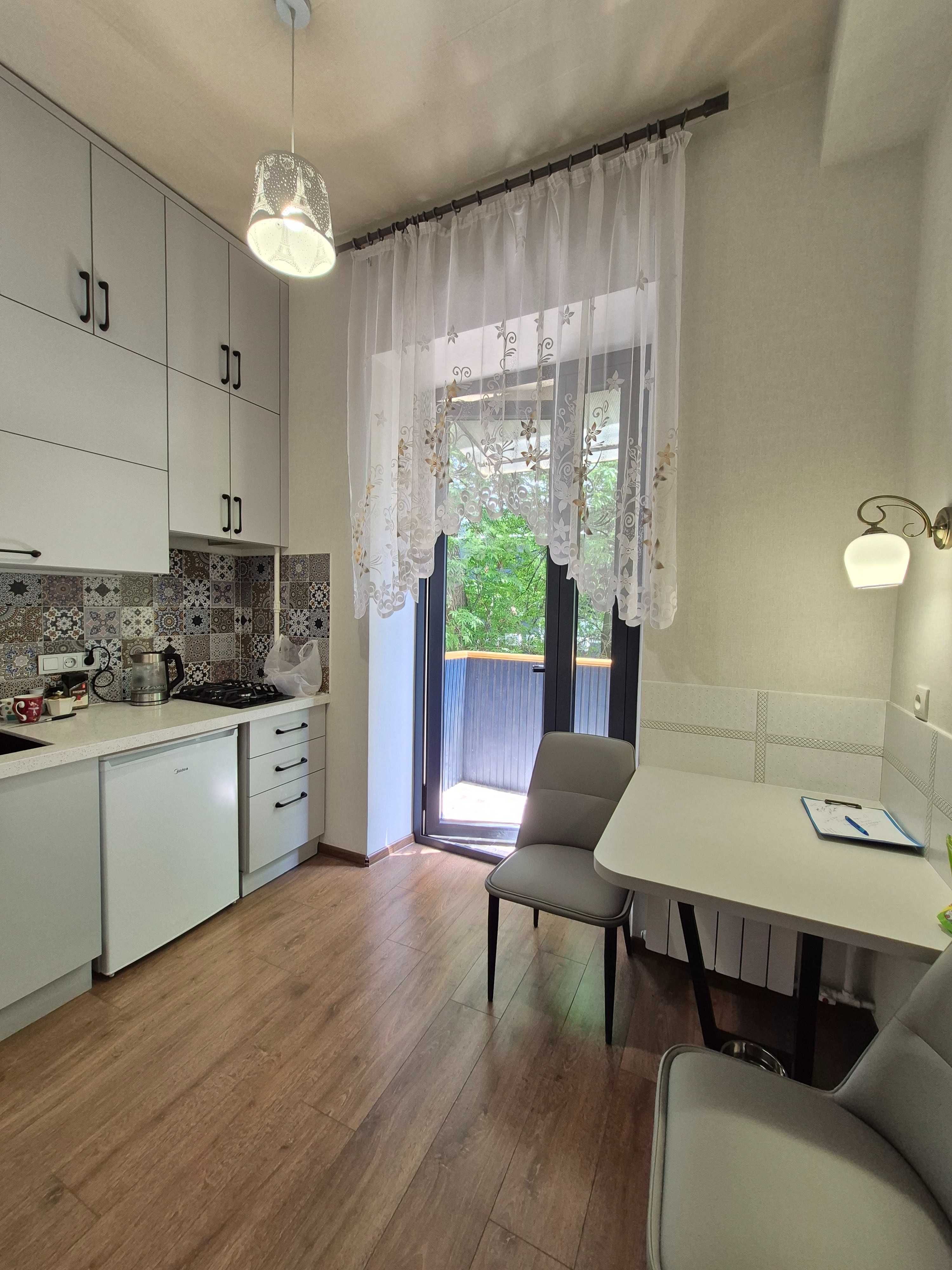Продается 2х комн Квартира Сталинка Шота Руставели парк Бобура (7144)