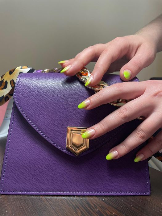 Кожена чанта през рамо Licia в лилаво