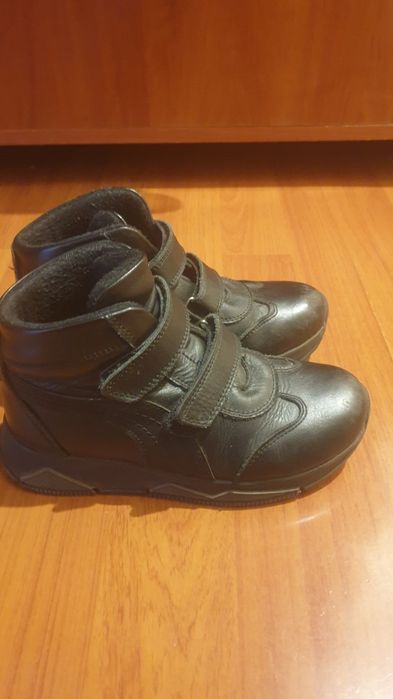 Продам демисезонную обувь на мальчика