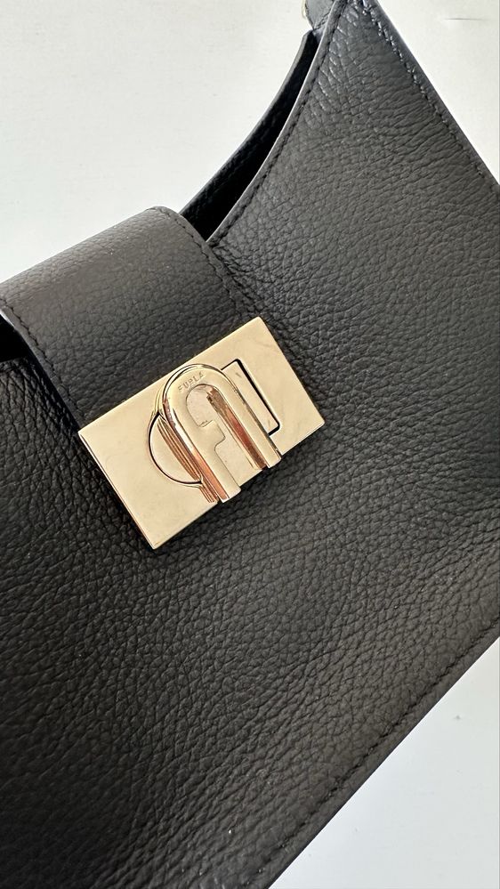 Оригинална черна чанта Furla