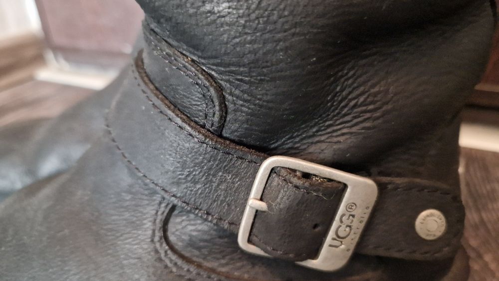 Cizme originale Ugg din piele și blană naturala