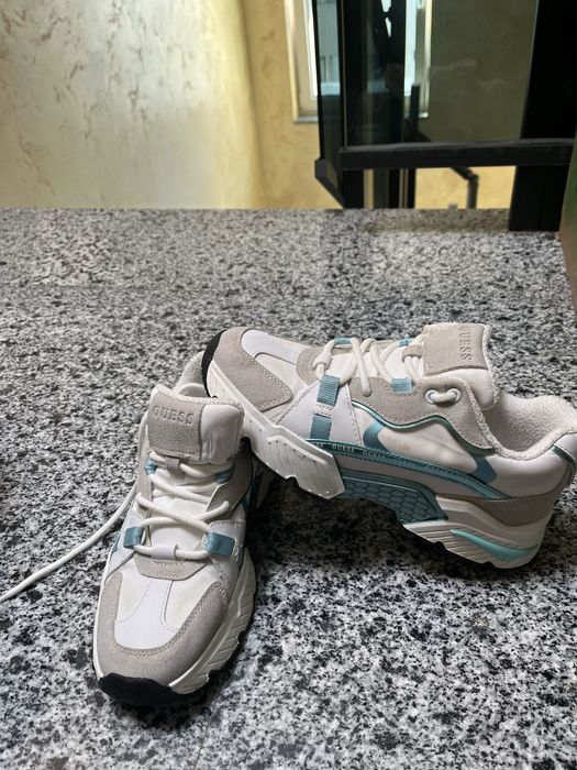 Маратонки GUESS