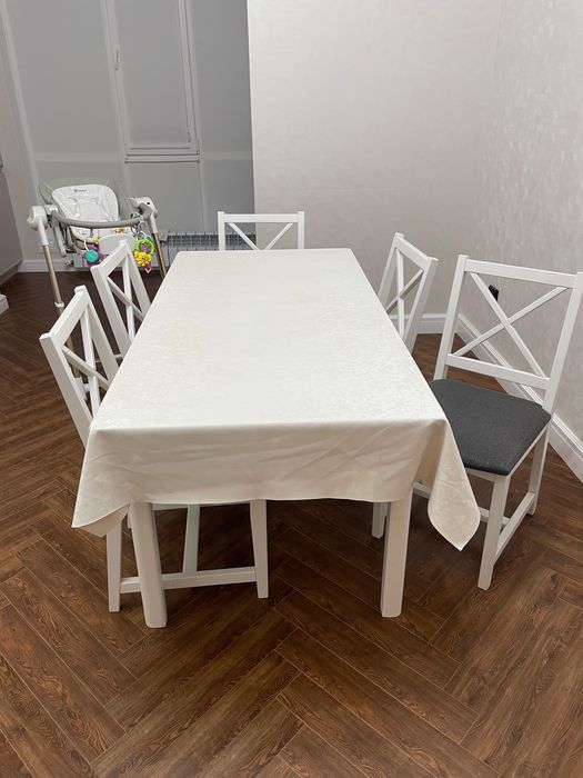 Стол со стульями