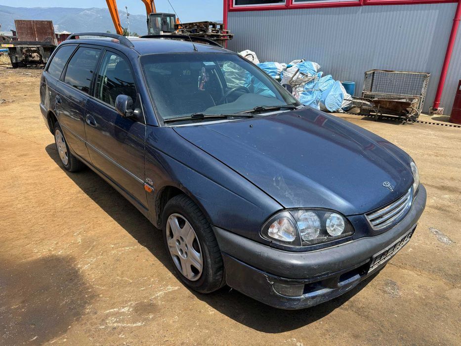 Тойота Авенсис 2000г.