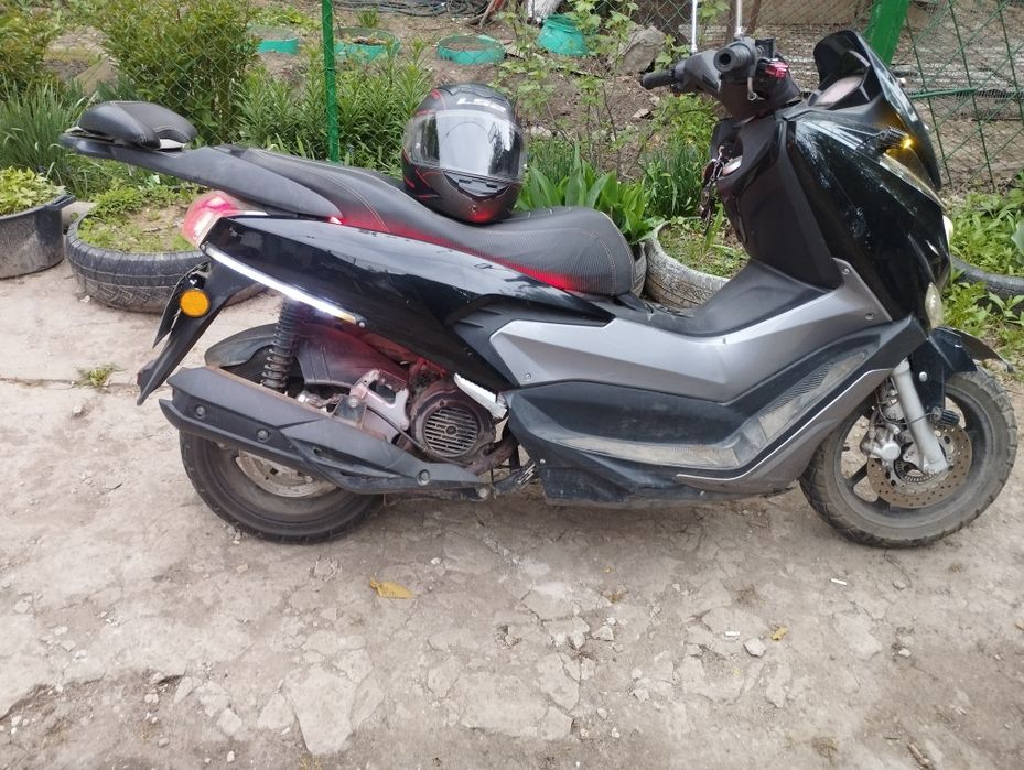 Продам мопед N Max 175куб