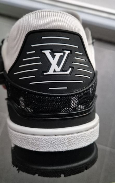LOUIS VUITTON  Adidași alb cu negru