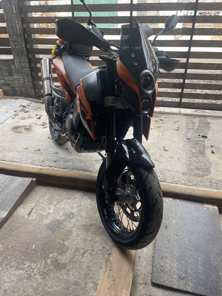 Super moto KTM Duke690