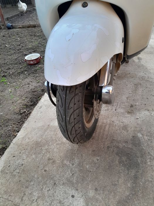 Scooter Benero alb 2018