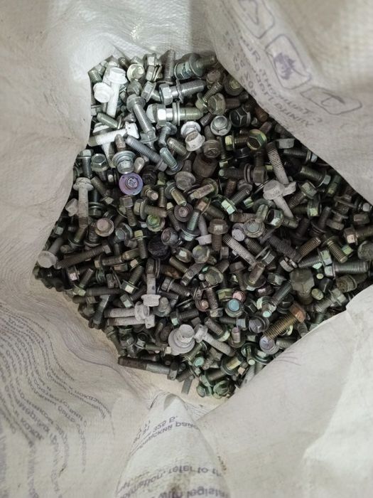 Болт гайка сотилади