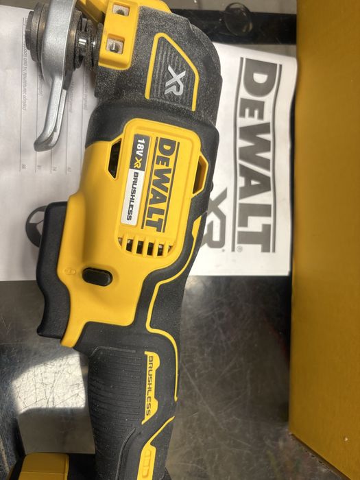 Нов акумулаторем мултифункционален Dewalt dcs355