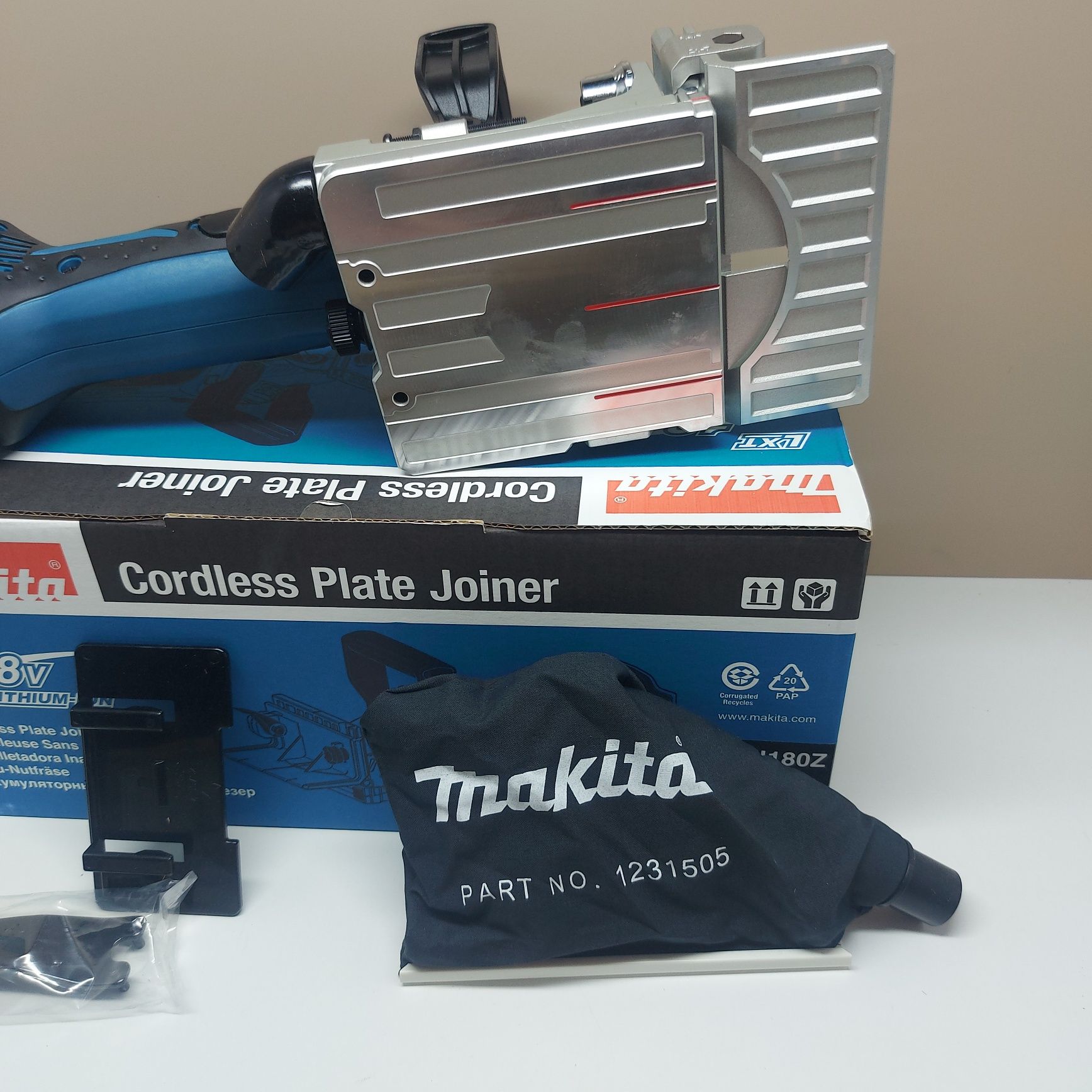 Акумулаторна фреза за дибли тип бисквитки Makita DPJ180Z