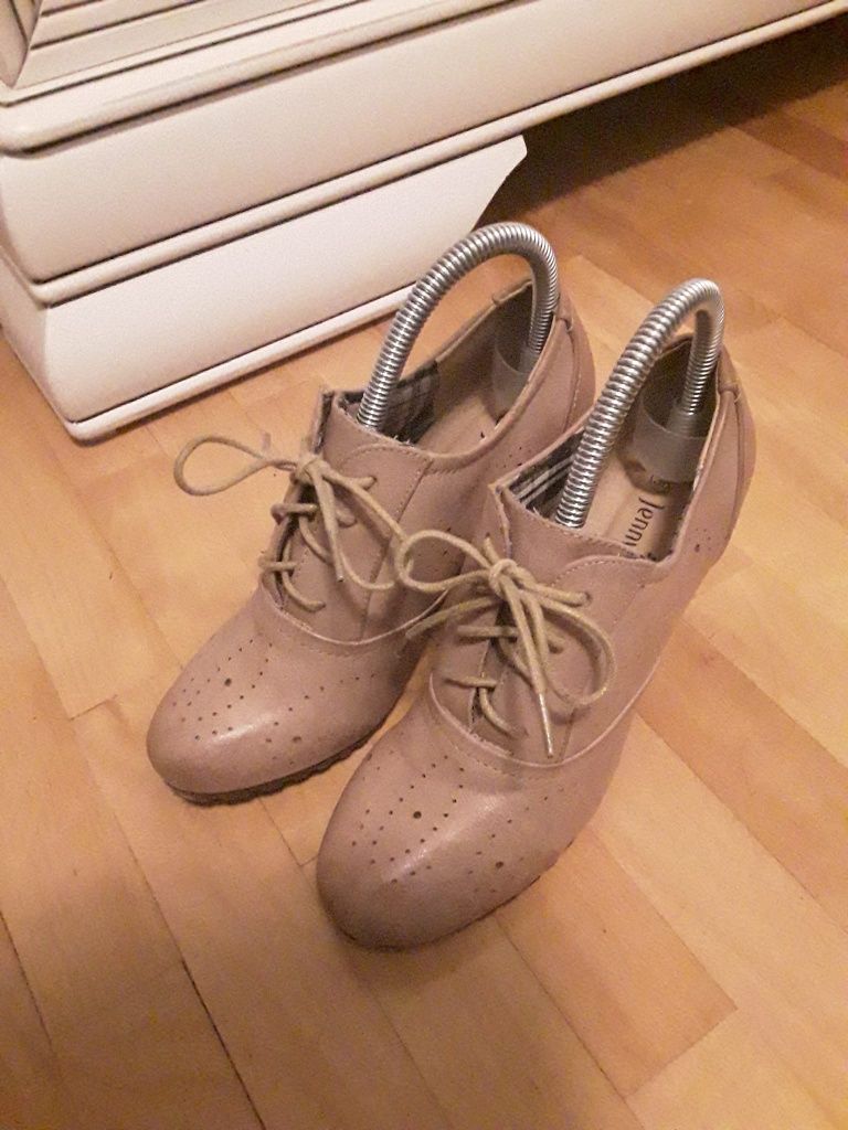 Pantofi Jerry Fairy marime 38. 40 lei