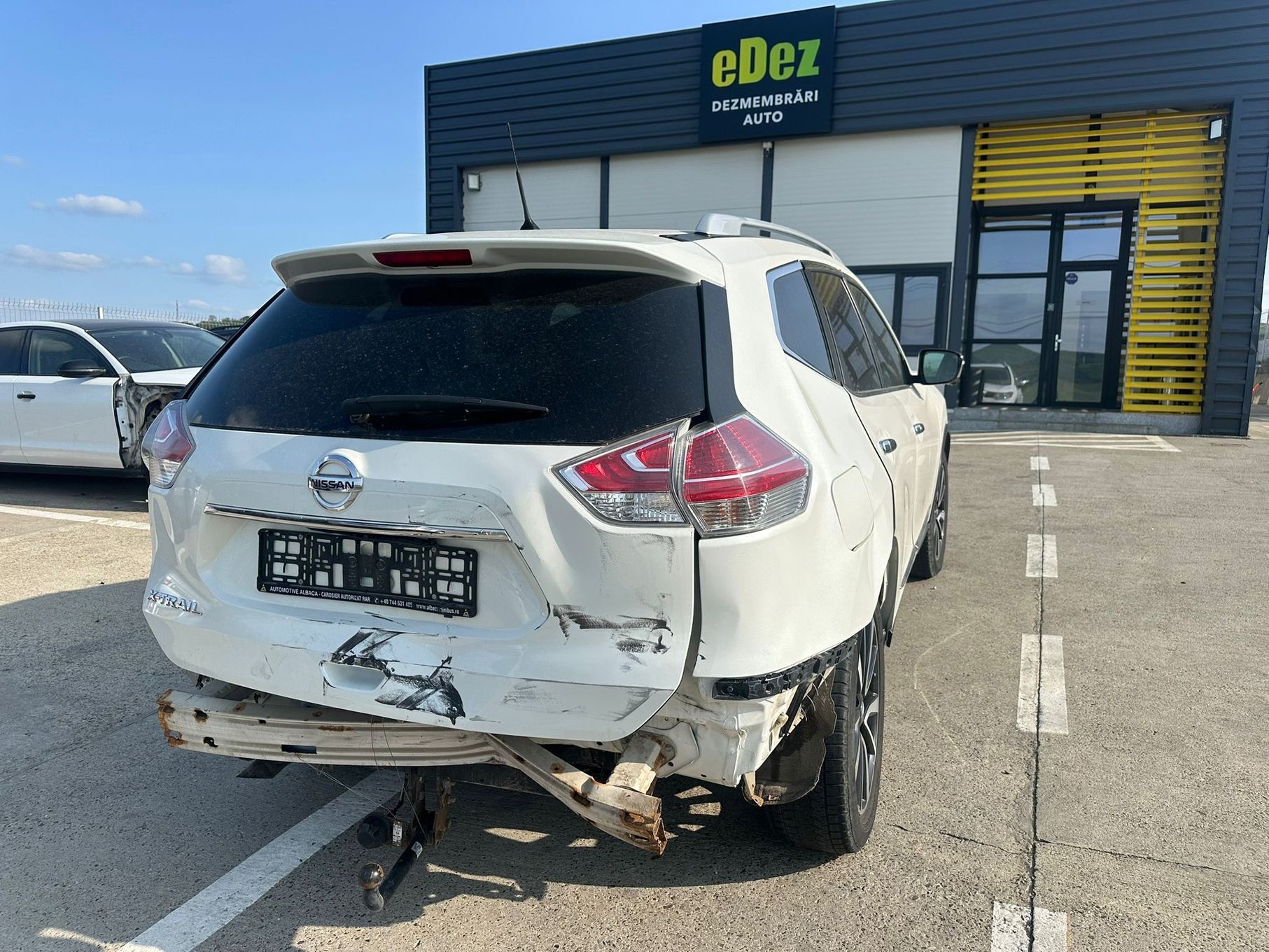 Dezmembrez / Dezmembrari / Piese / Accesorii Nissan x-trail alb 2015 1.6 dci R9M 4x4 volan stanga