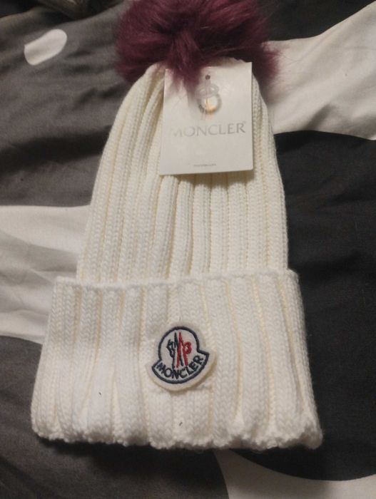 Căciulă moncler !