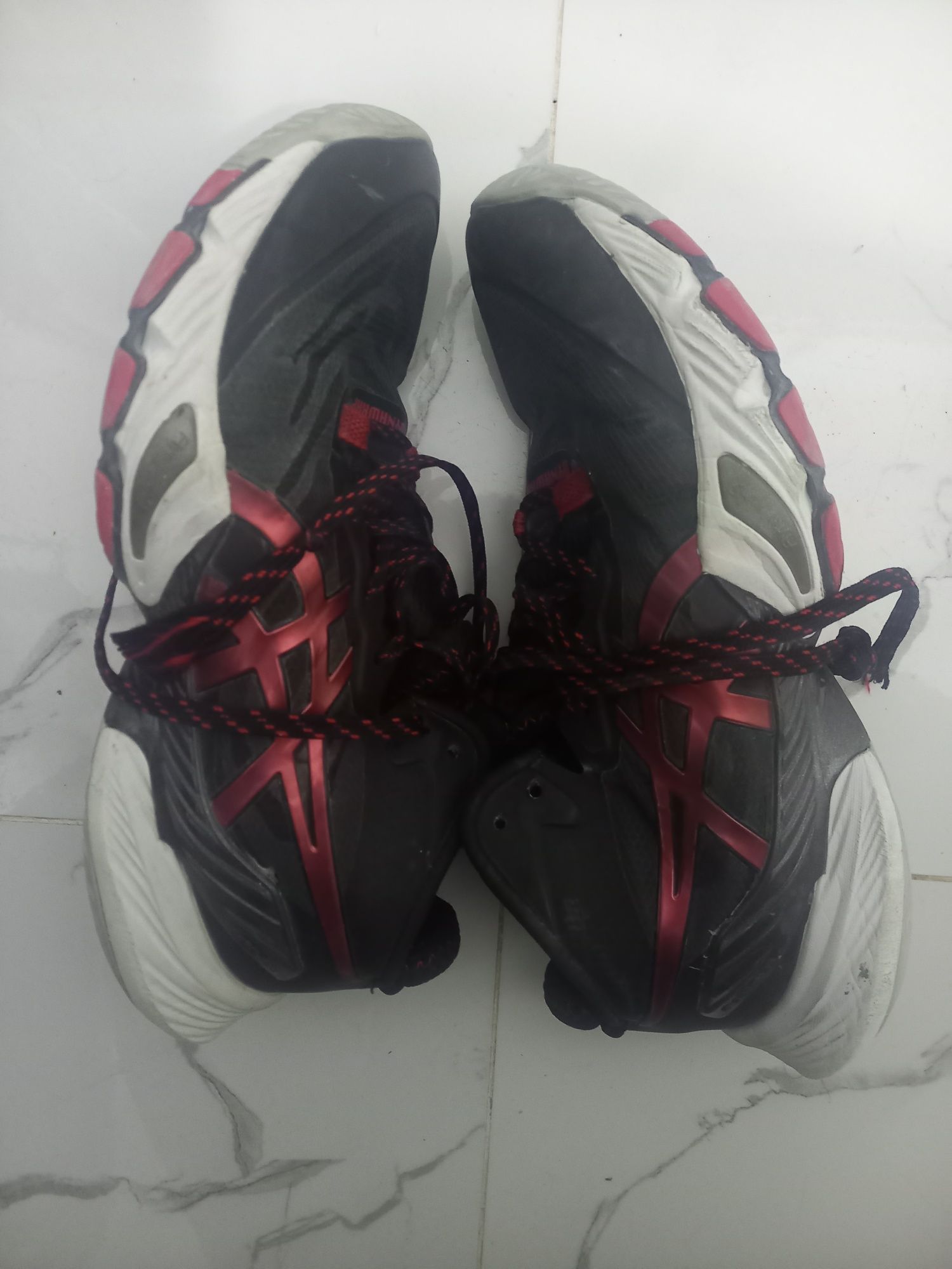 Кроссовки ASICS metarise