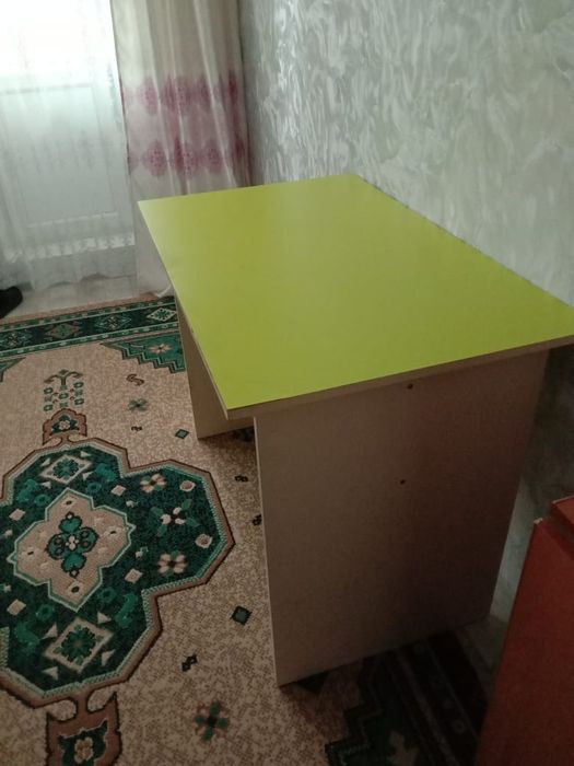 Продам кухонный стол